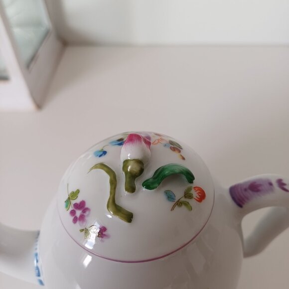 Beautiful 1985 Franklin Mint MENNECY Fine Porcelain Floral Mini Teapot - Picture 6 of 16